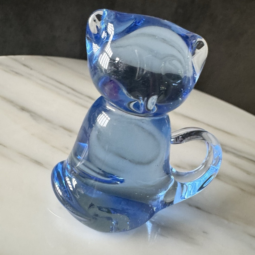 United States Commemorative Fine Arts Gallery Blown Blue Glass Cat Figurine